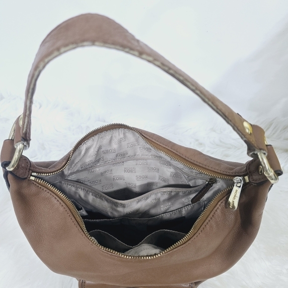 Michael Kors leather hobo with one main compartment and two outside compartments - Picture 13 of 17